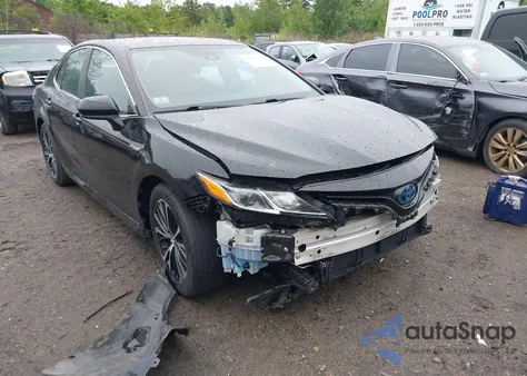 2020 Toyota Camry Le Hybrid z USA, uszkodzony, nr VIN 4T1C31AK8LU529618